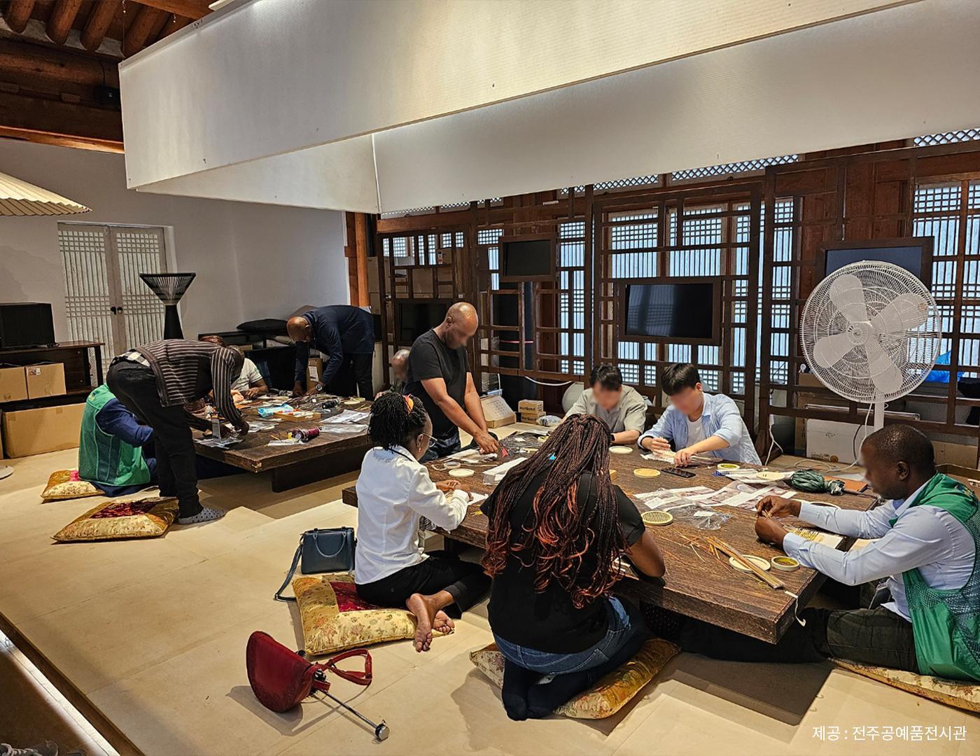Jeonju traditional Crafting 