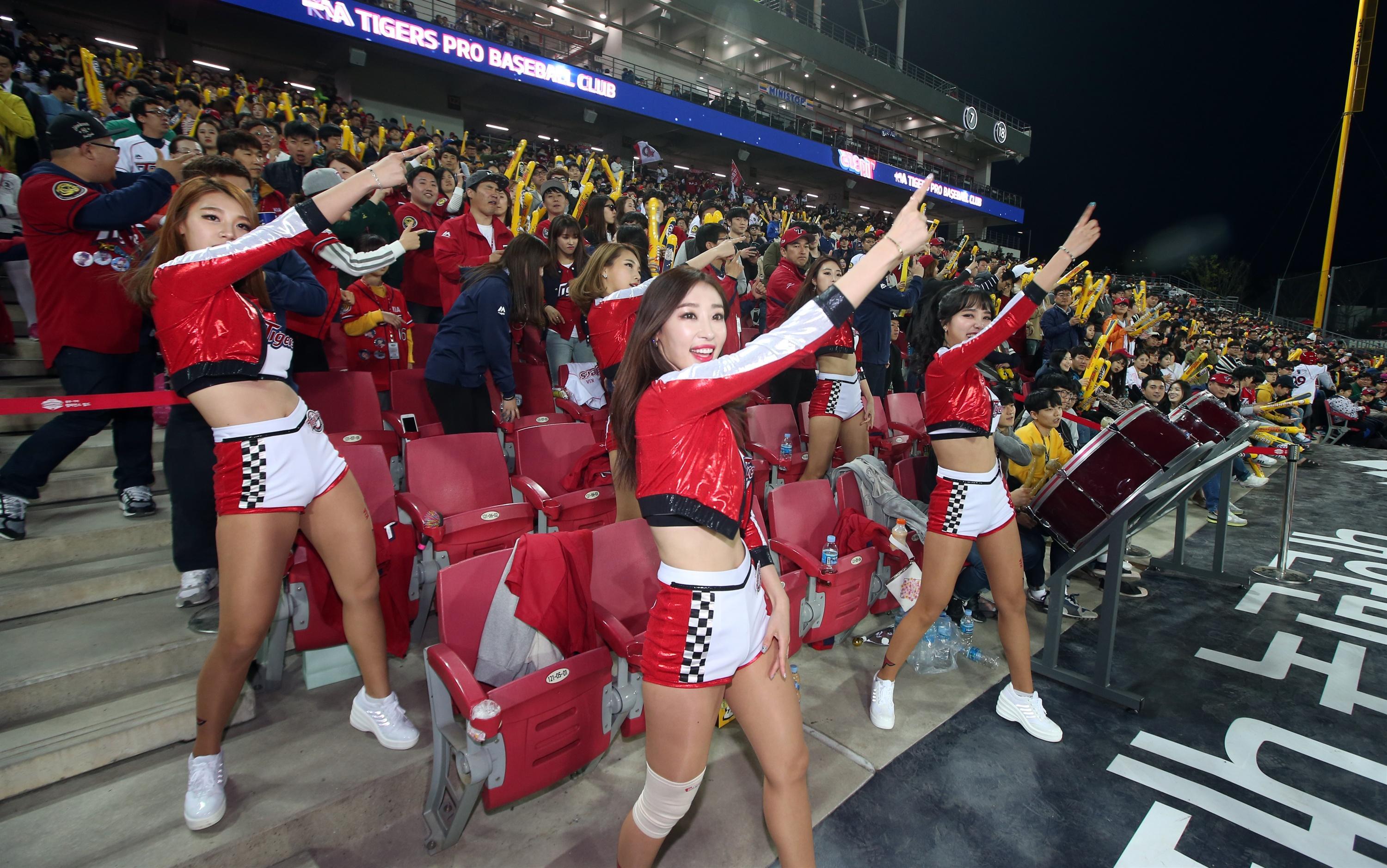 cheerleader